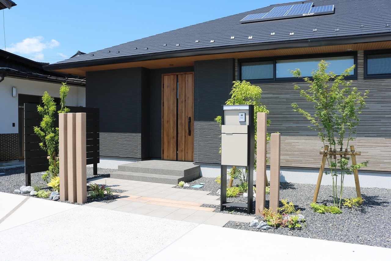 松江市の外構工事事例(インターロッキングとポストと門柱)