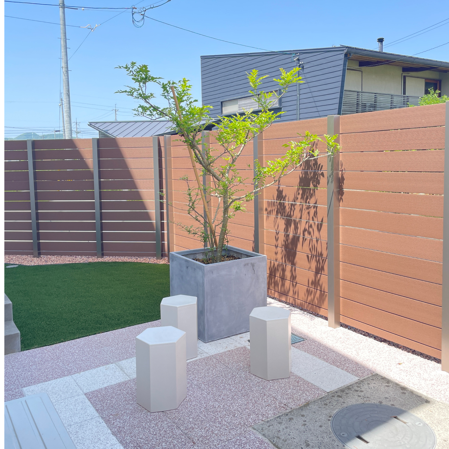 出雲市 外構リフォーム 人工芝と植栽で整備された庭