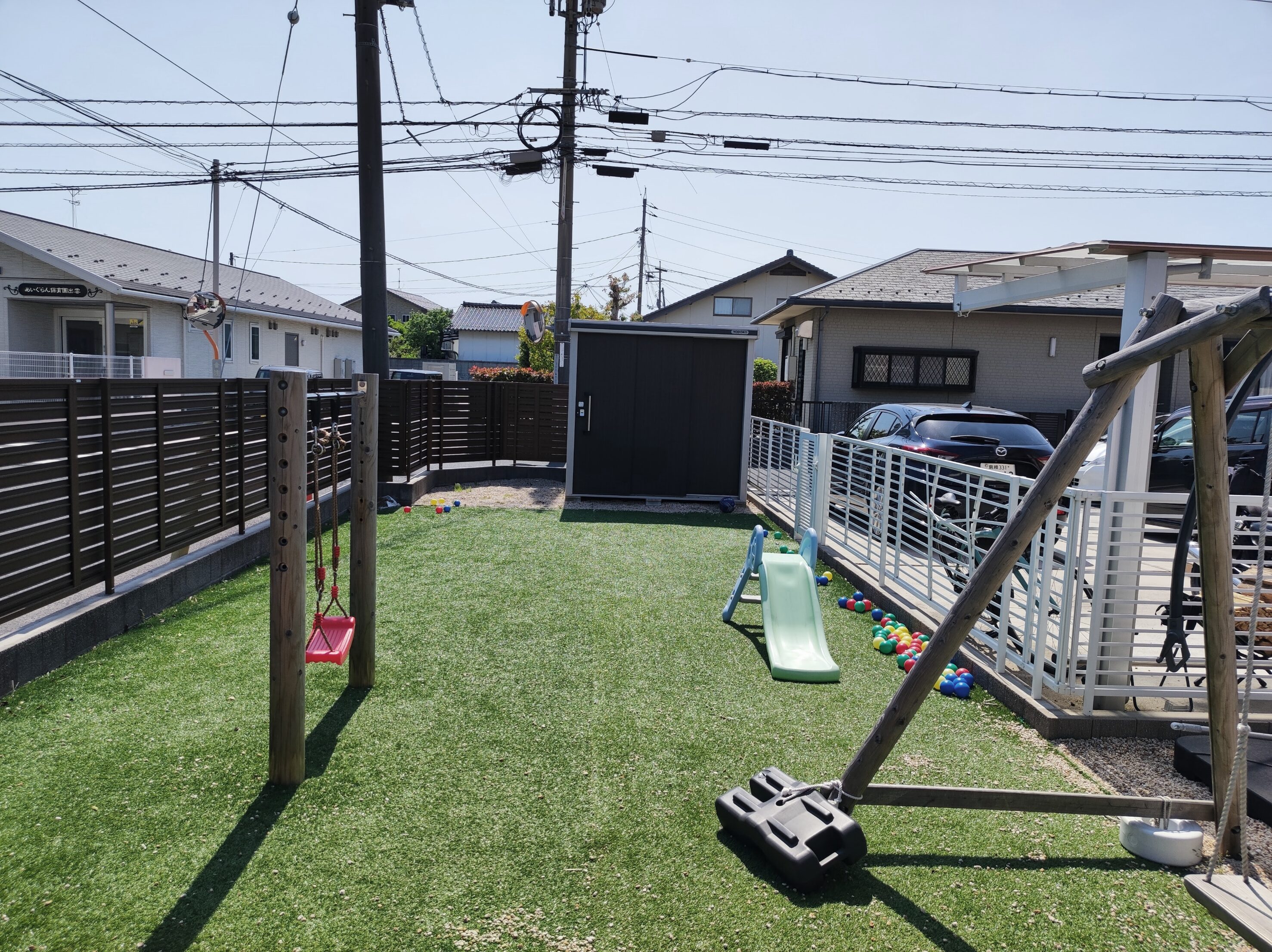 出雲市 外構工事 子供が遊べる庭のブランコと人工芝スペース